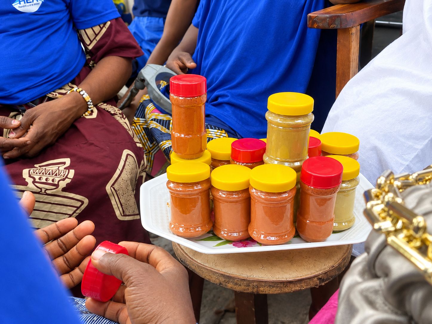 Pots de produits préparés à l'atelier