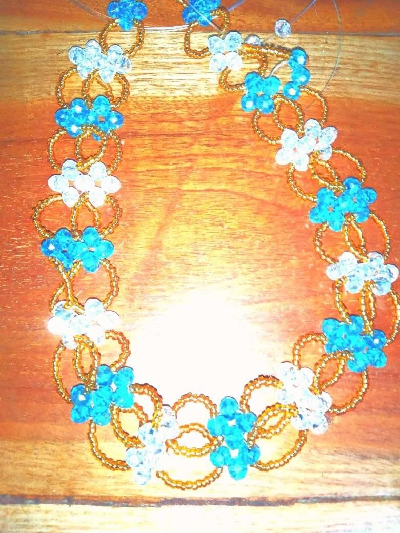 Collier en perles fabriqué à l'atelier